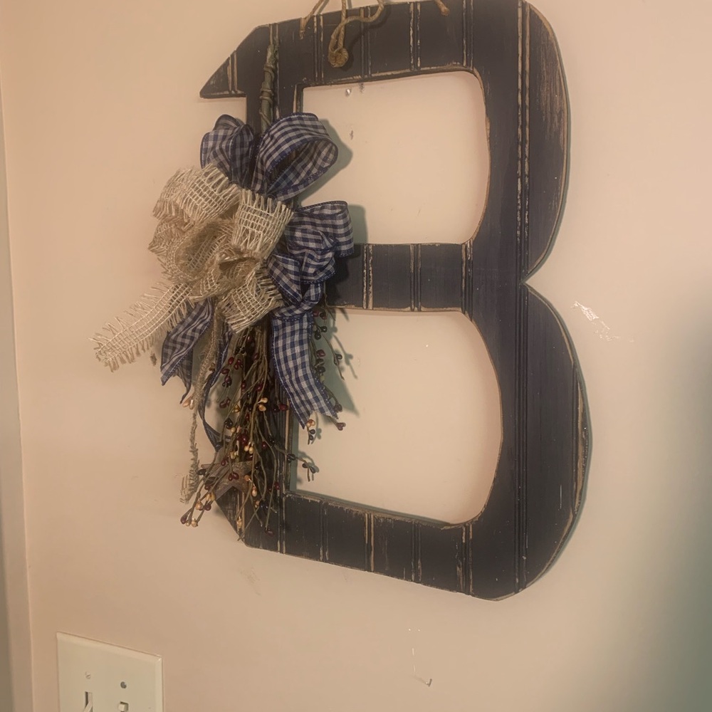 Rustic Wooden Letter B with Bow Decor. Inv 499